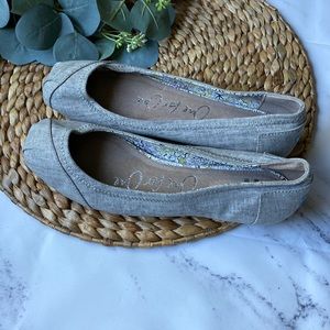 NWOT- Toms Dressy flats - Creamy tan-  Size 7.5